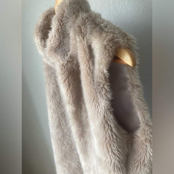 Beige Dynamite Faux Fur Vest Size M - Picture 4 of 7